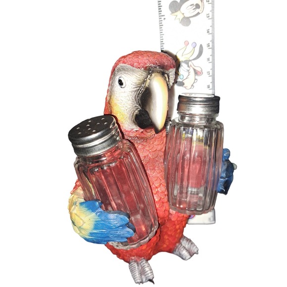 NIB- ADORABLE! Colorful Scarlet Macaw Parrot Salt and Pepper Shaker - Picture 3 of 7